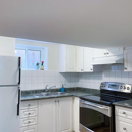 Newly-Renovated 3Br House, 12 Minutes To Airport Daire Toronto Dış mekan fotoğraf