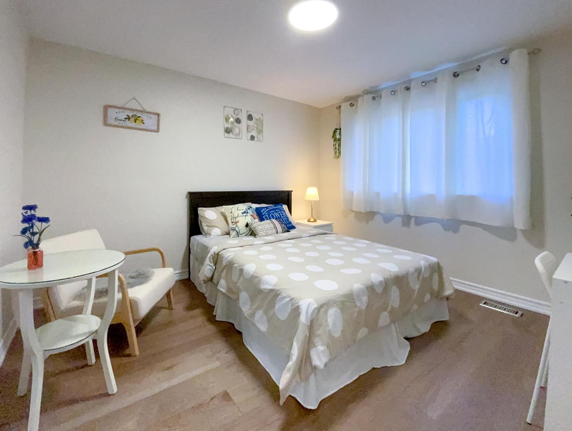 Newly-Renovated 3Br House, 12 Minutes To Airport Daire Toronto Dış mekan fotoğraf
