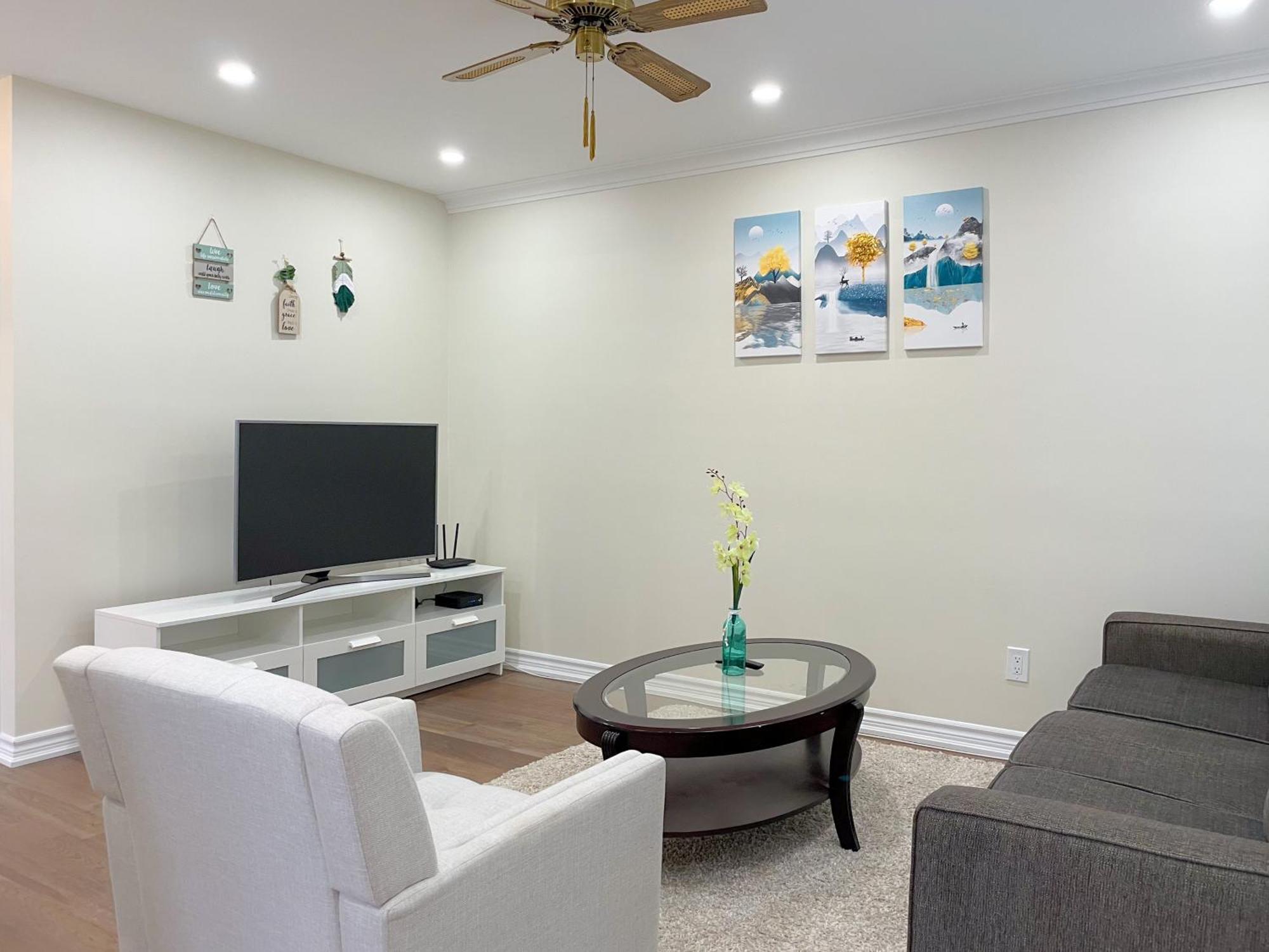 Newly-Renovated 3Br House, 12 Minutes To Airport Daire Toronto Dış mekan fotoğraf