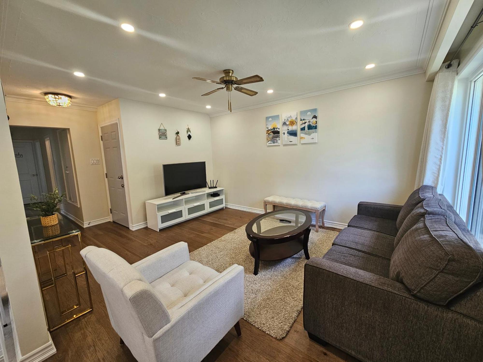 Newly-Renovated 3Br House, 12 Minutes To Airport Daire Toronto Dış mekan fotoğraf