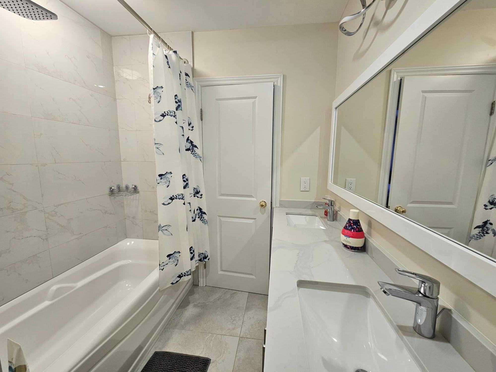 Newly-Renovated 3Br House, 12 Minutes To Airport Daire Toronto Dış mekan fotoğraf