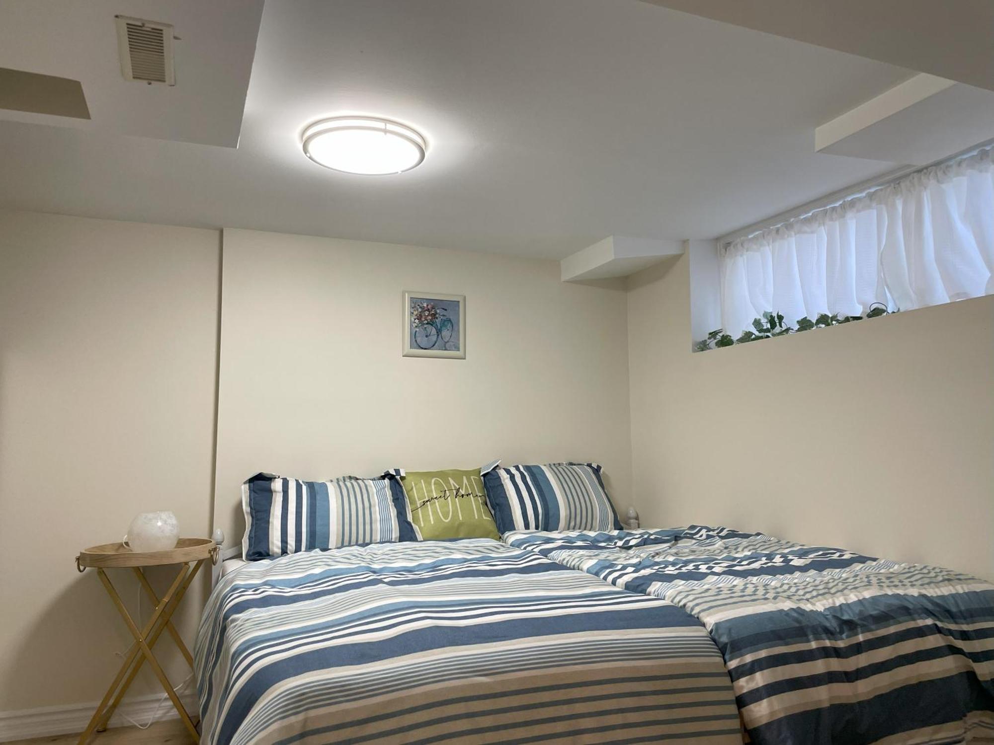 Newly-Renovated 3Br House, 12 Minutes To Airport Daire Toronto Dış mekan fotoğraf