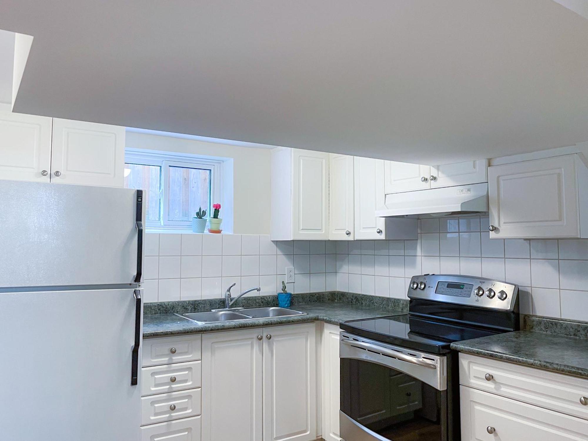 Newly-Renovated 3Br House, 12 Minutes To Airport Daire Toronto Dış mekan fotoğraf